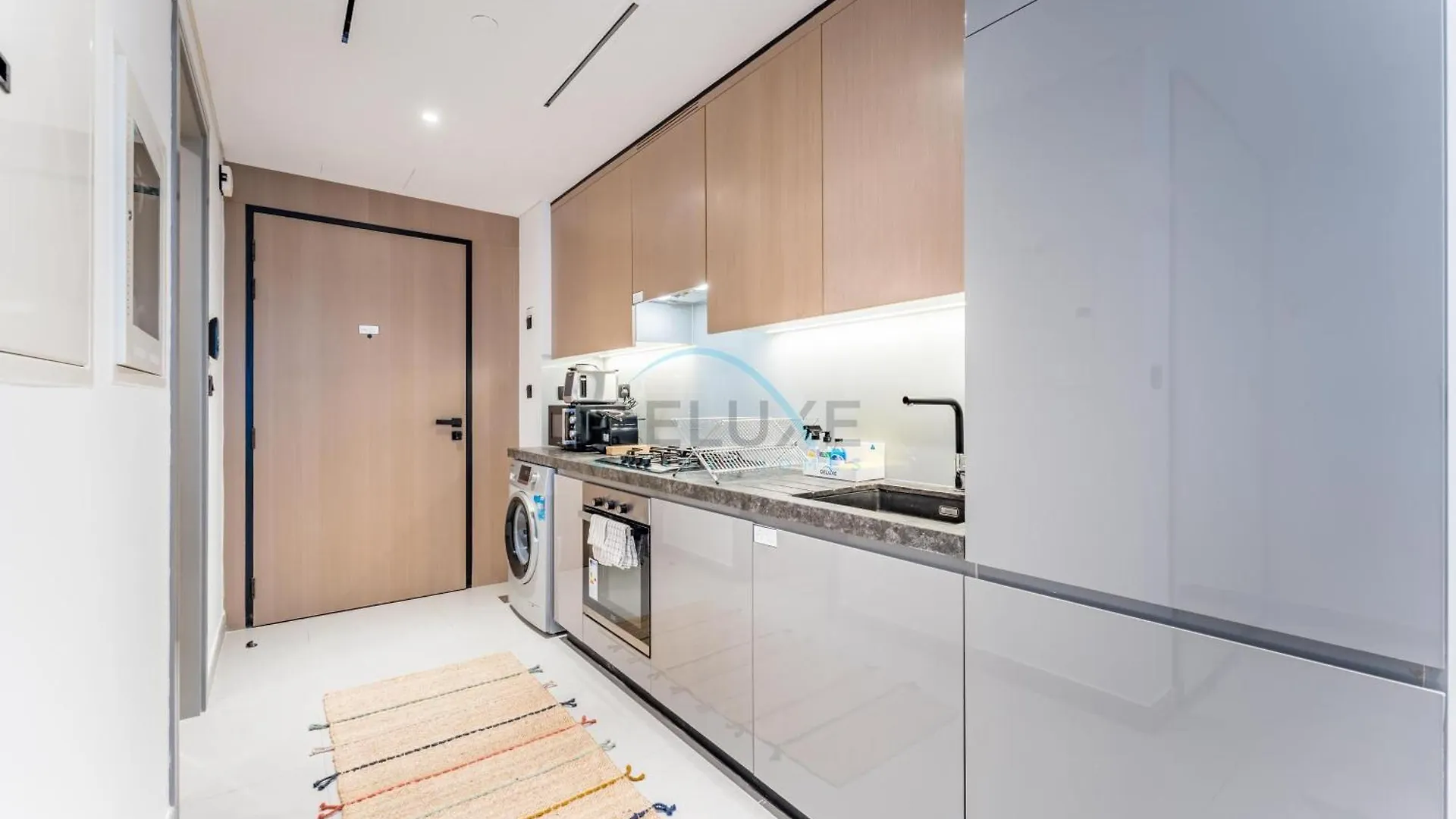 Near Circle Mall And Steps From The Park, Hyati Avenue, Jvc By Deluxe Holiday Homes Dubai Apartment